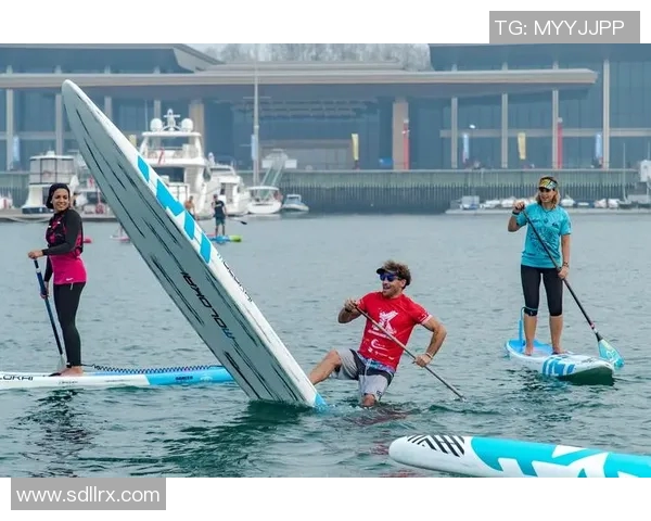 竞技SUP挑战赛:探索水上运动的极限,激发运动激情与团队协作精神