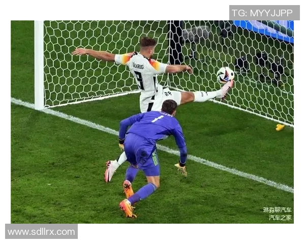 世界杯决赛激战正酣 全球足球盛宴点燃激情与梦想